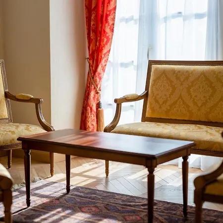 Medicis Versailles Apartment