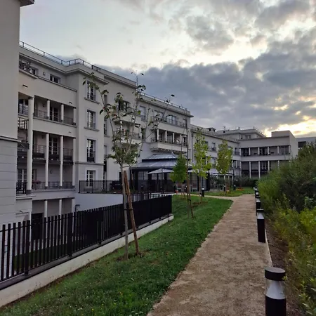 Medicis Versailles Saint-Cyr-lʼÉcole